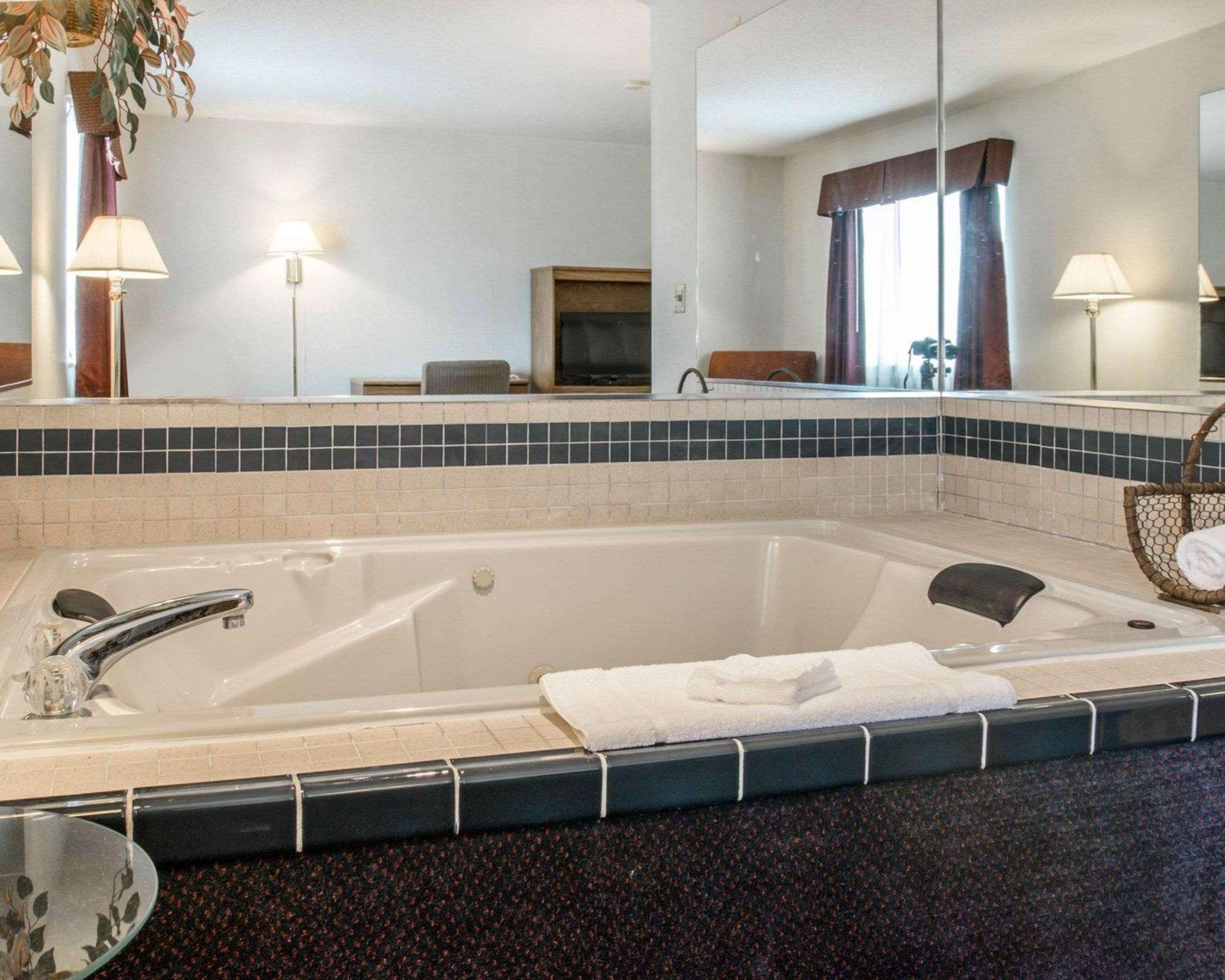 Quality Inn Hudsonville South Kültér fotó